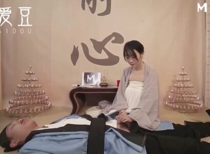Nữ tu cứu thư sinh ngoài rừng về chùa, ni cô ngây thơ bị dụ dỗ quan hệ