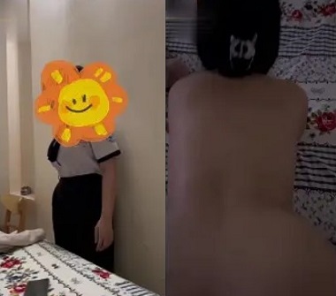 Trong bộ đồ học sinh có một cặp vú to